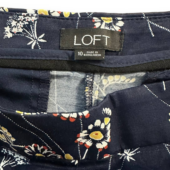 LOFT Ann Taylor Women's Navy Blue Floral Print Dress Shorts - Size 10 - Picture 3 of 3